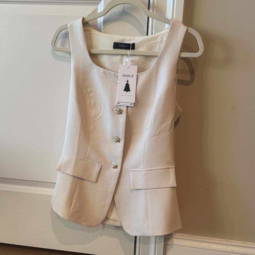 NWT Zesica Women's Cream Vest - Size Small